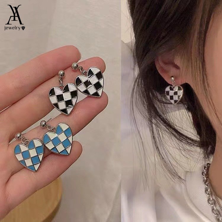 AY(CN) Anting Stud Bentuk Hati Motif Kotak-Kotak Warna Hitam Dan Putih Biru Untuk Wanita