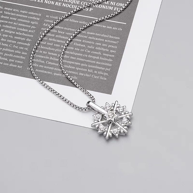 Gaya Baru Eropa Amerika Tren Fashion Dapat Diputar Snowflake Rhinestone Pendant Necklace