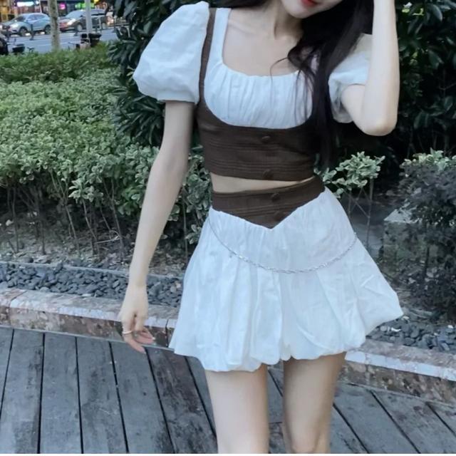 Red Setelan dua potong rok siswa perempuan ins + atasan kemeja lengan pendek retro setelan pahlawan jahitan cokelat