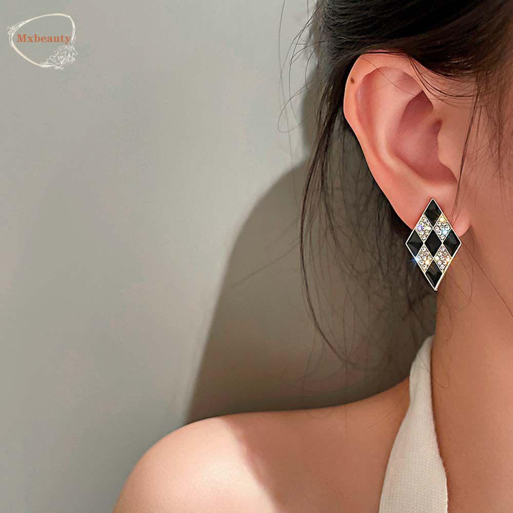 Mxbeauty Belah Ketupat Pejantan Anting Temperamen Hadiah Hari Valentine Berlian Hitam Dan Putih Alloy Kristal Wanita Earrings