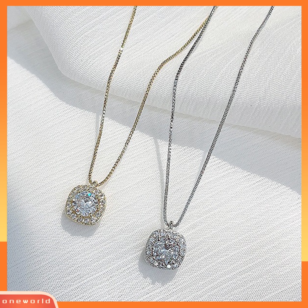 [EONE] Wanita Kalung Persegi Berlian Imitasi Liontin Temperamen Kesederhanaan Cahaya Mewah Niche Berdandan High-end Simulasi Berlian Liontin Kalung Perhiasan Aksesori