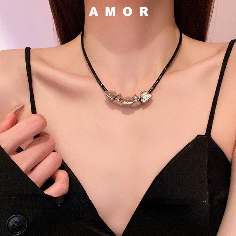 Kalung choker Kulit Segitiga Y2K