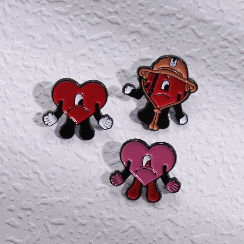 Kartun Lucu Bad Bunny Enamel Pin Merah Hati Rapper Kerah Bros Lencana Ransel Aksesoris Perhiasan Hadiah Bros Untuk Teman