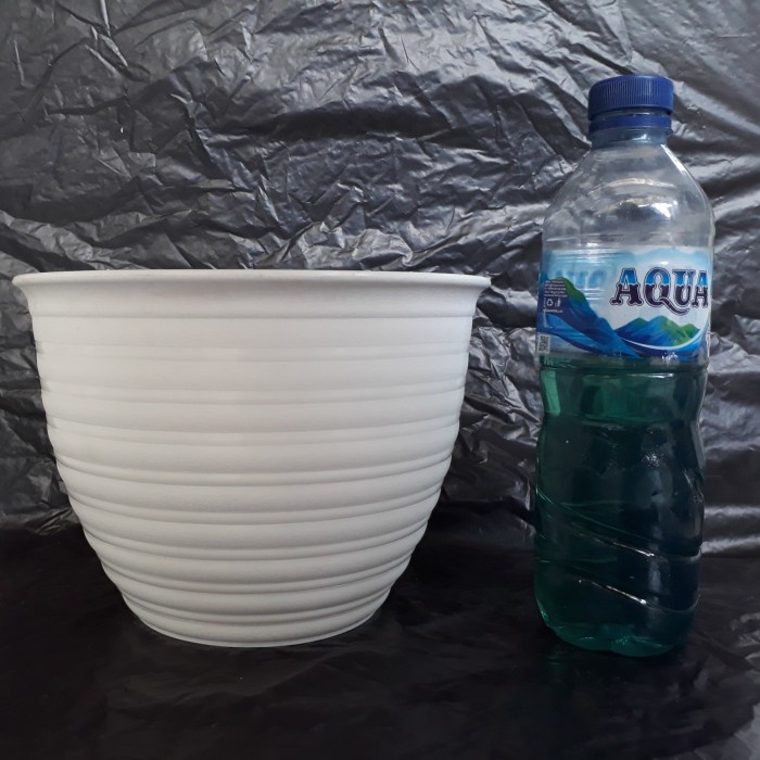 pot tawon 21 putih, pot tawon merk budi jaya palstik, pot tawon 21 cm.