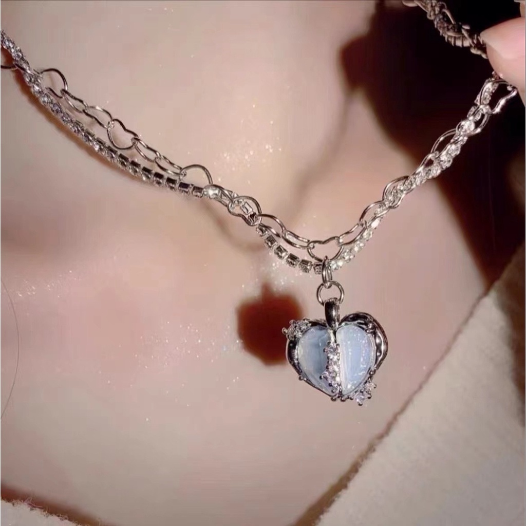 Tik Tok Biru Muda Split Cinta Liontin Kalung Niche Desain High-End Perasaan Ganda Layer Susun Rantai Berlian Gaya Manis Keren