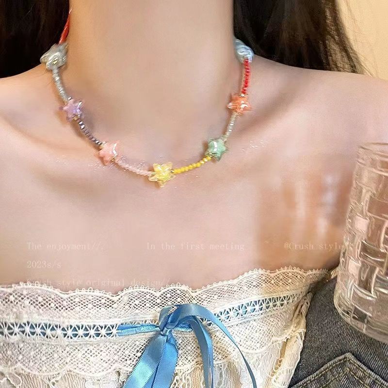 Kalung Gadis Dopamin Musim Panas~ Temperamen Segar Kecil Niche Warna Manik-Manik Rantai Klavikula Kalung All-Match Unik