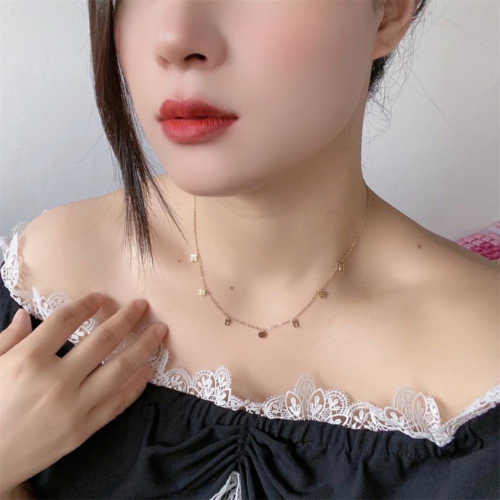 Gaya Sederhana Kalung Baja Titanium Fashion Kalung Perhiasan Persegi Panjang Zirkon Bunga All-Match Klavikula Rantai Kalung Necklace