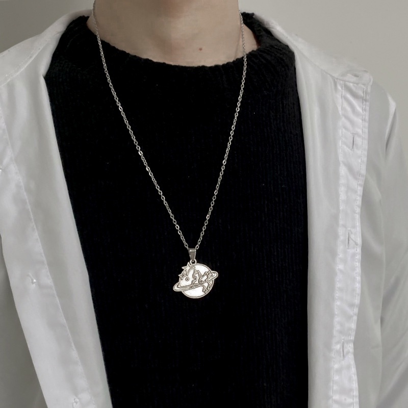 Kalung Wanita Trendy Influencer Disco ins Hip Hop Unik Lucu Siswa Laki-Laki Trendi Merek Gaya Keren Astronot Necklace