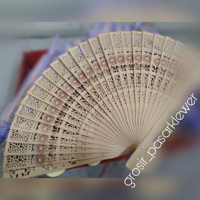 Kipas Kayu Cendana / Kipas lipat/Cendana Souvenir Pernikahan