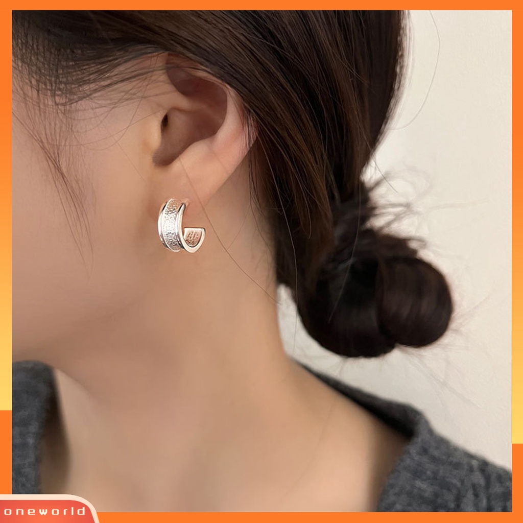[OWR] 1pasang Anting Pejantan Geometris Berbentuk Busur Tekstur Permukaan Temperamen Tahan Luntur Dekorasi Hypoallergenic Berbentuk C Tindik Wanita Anting-Anting Perhiasan Aksesori