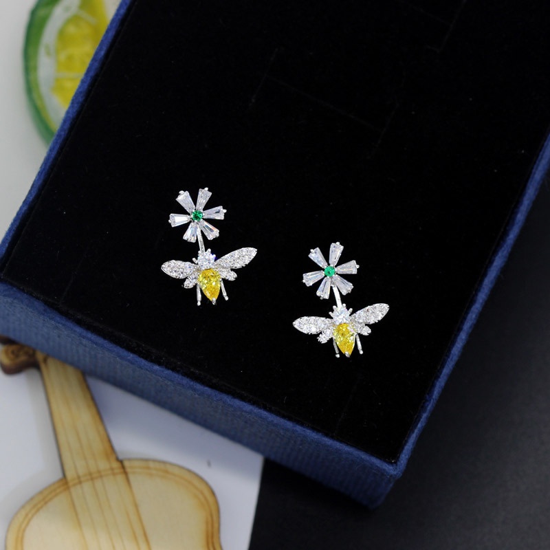 Goldkingdom Aksesoris Perhiasan Fashion Ready Stock Anting Lebah Kecil Feminim Korea Berlian Imitasi Sederhana Bunga Daisy Earrings