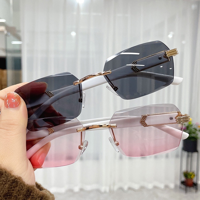 Kacamata Hitam Fashion Square Aesthetic Shades Untuk Wanita/Pria Metal Frame Sunglasses Eyewear