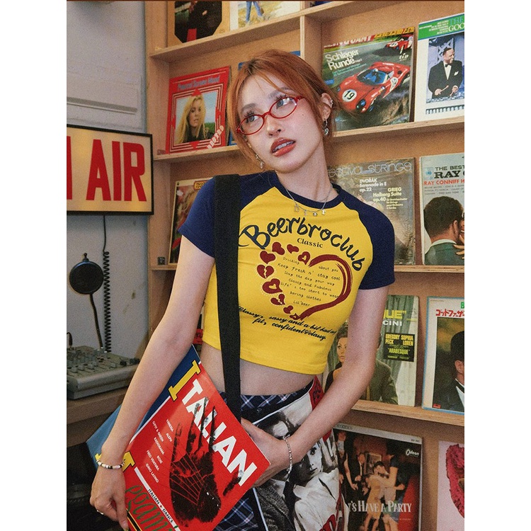 Red American street babes Milenium cinta grafiti lengan pendek T-shirt wanita musim panas kontras warna desain pendek pusar pasang atas