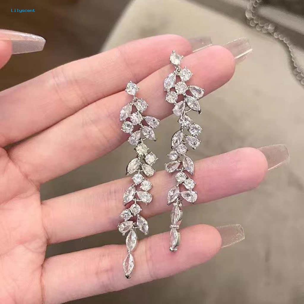 Lilyscent 1pasang Aksesoris Wanita Drop Earrings Fashion Aksesoris Bentuk Daun Hias Berlian Imitasi Rumbai Drop Earrings Glitter