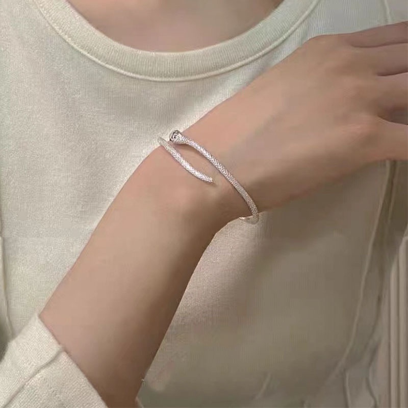 Desain Niche Untuk Wanita Dengan Gelang Berbentuk Ular Vibe Keren Dan Canggih. Kepribadian Ular Semangat, Gadis Pedas, Gelang Bukaan Yang Dapat Disesuaikan