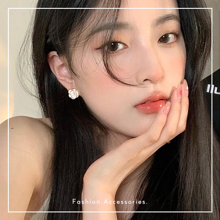 Ay (CN) Anting Bunga Camelia Putih Korea Untuk Wanita Pearl Stud Earrings Perhiasan Aksesoris Elegan