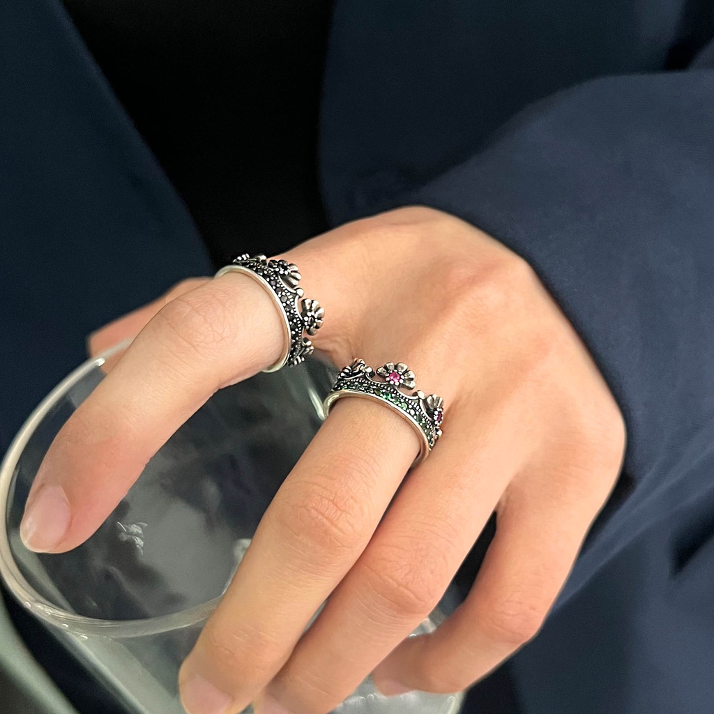 Goldkingdom Aksesoris Perhiasan Fashion Ready Stock INS Vintage Unik Cincin Mahkota Bunga Kepribadian Perempuan Zirkonium Hitam