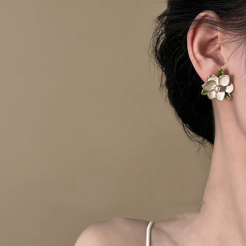 Anting Tetes Minyak Gardenia Vintage Prancis Baru Desain Niche Perempuan Senior Sense of Earrings Kecil Segar Sistem Sen Ratus Dengan
