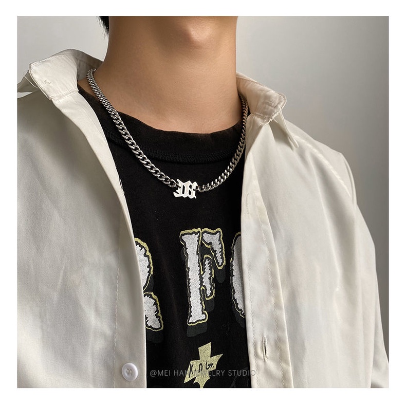 Hip Hop All-Match M Huruf Liontin Titanium Steel Kalung Pria ins Trendi Niche Desain Rantai Kuba Gaya Keren Sederhana