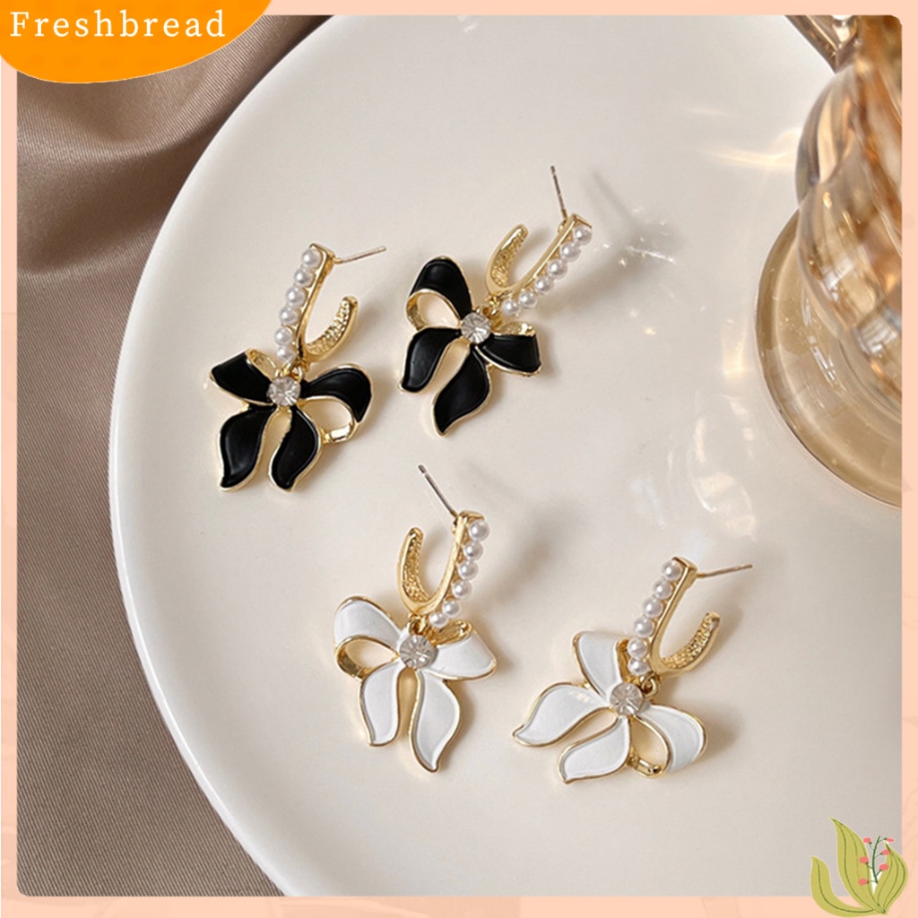 &lt; Freshbread &gt; 1pasang Drop Earrings Temperamen Mutiara Imitasi Cahaya Mewah Geometris High Gloss Berdandan Indah Halus Kupu-Kupu Liontin Hoop Earrings Aksesoris Wanita