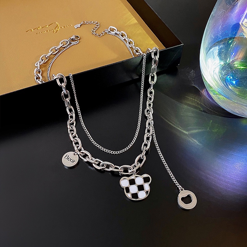 Kalung Wanita Korea Rantai Checkerboard Hitam Putih Perhiasan 1 Set 2 Pcs Liontin Beruang KLG64