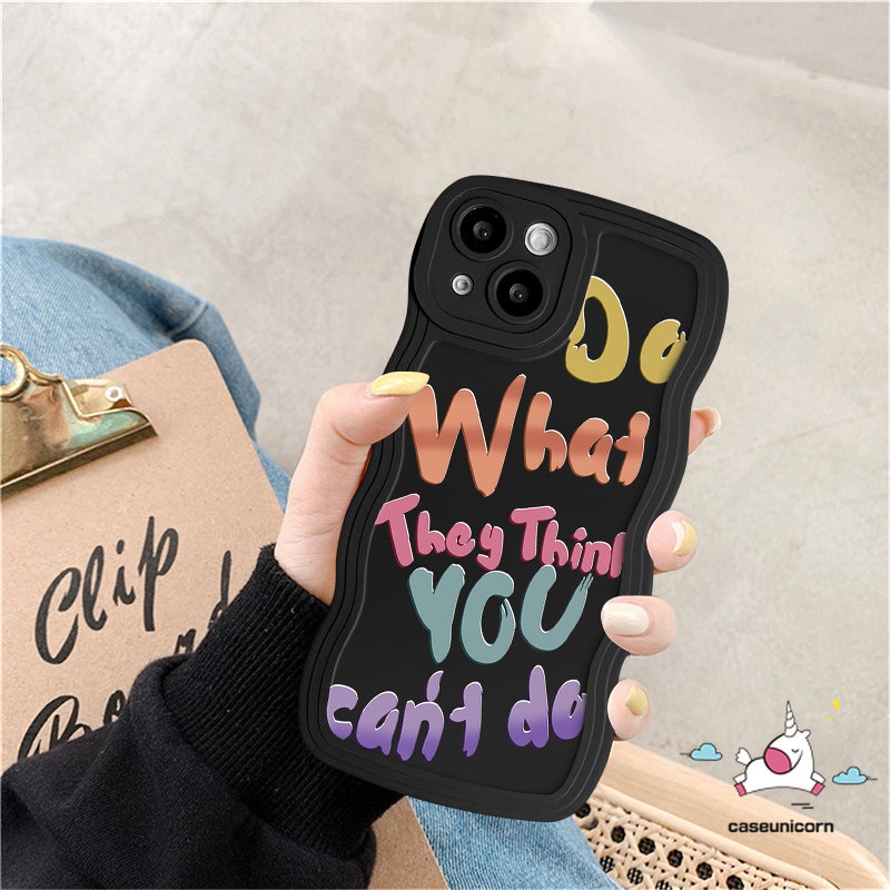 IPHONE Ins Graffiti Colorful Lucu Letter Back Cover Kompatibel Untuk Iphone 8 6 14 6s 7 plus 11 14 12 13 Pro Max XR X XS Max SE 2020 Wavy Edge Creative Rich Soft Casing Case