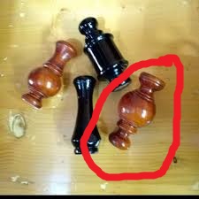 JUAL PION KAYU JATI MODEL BULAT LONJONG MOTIF WARNA COKLAT MERAH KUNING PION SANGKAR KANDANG KOTAK