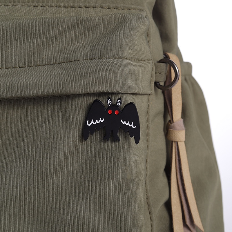 Punk Halloween Mothman Enamel Pin Bros Kerah Lencana Hewan Ngengat Perhiasan Hadiah Wanita Gadis Anime Custom Burung Hitam Aksesoris