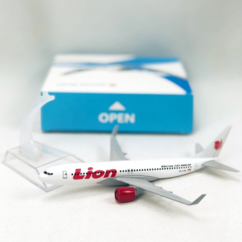 Lion Air B737 Model Pesawat Indonesia Lion Boeing 737 Diecast Bahan Metal Solid Ukuran 16CM