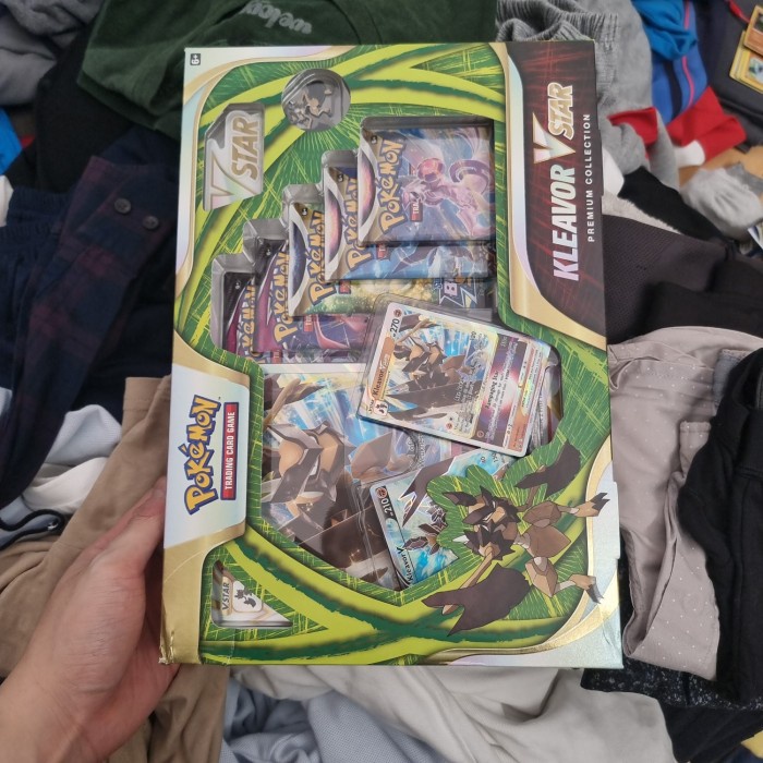 Kleavor Pokemon  Collection Box Pokemon English Card - BOX AGAK CREASE