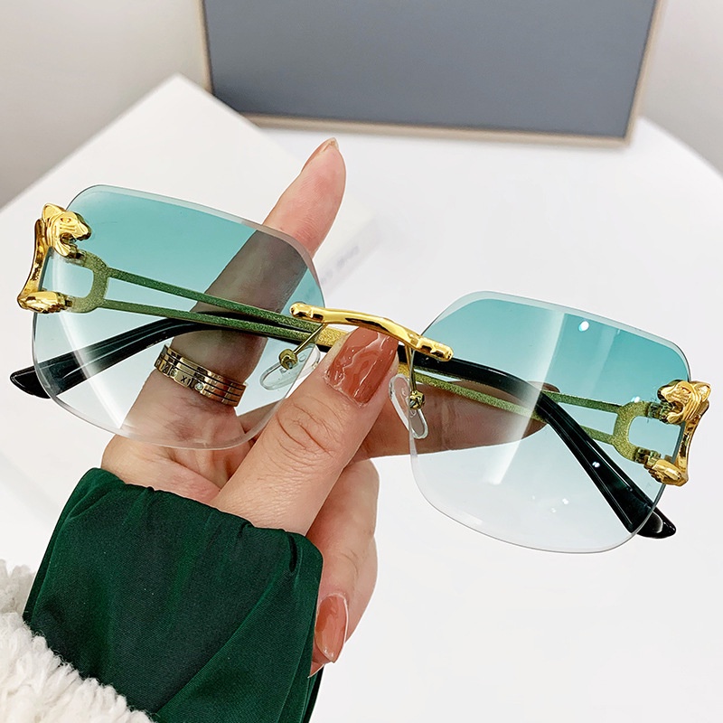 Fashion Square Aesthetic Shades Sunglasses Untuk Wanita/Men Metal Frame Sunglasses Eyewear