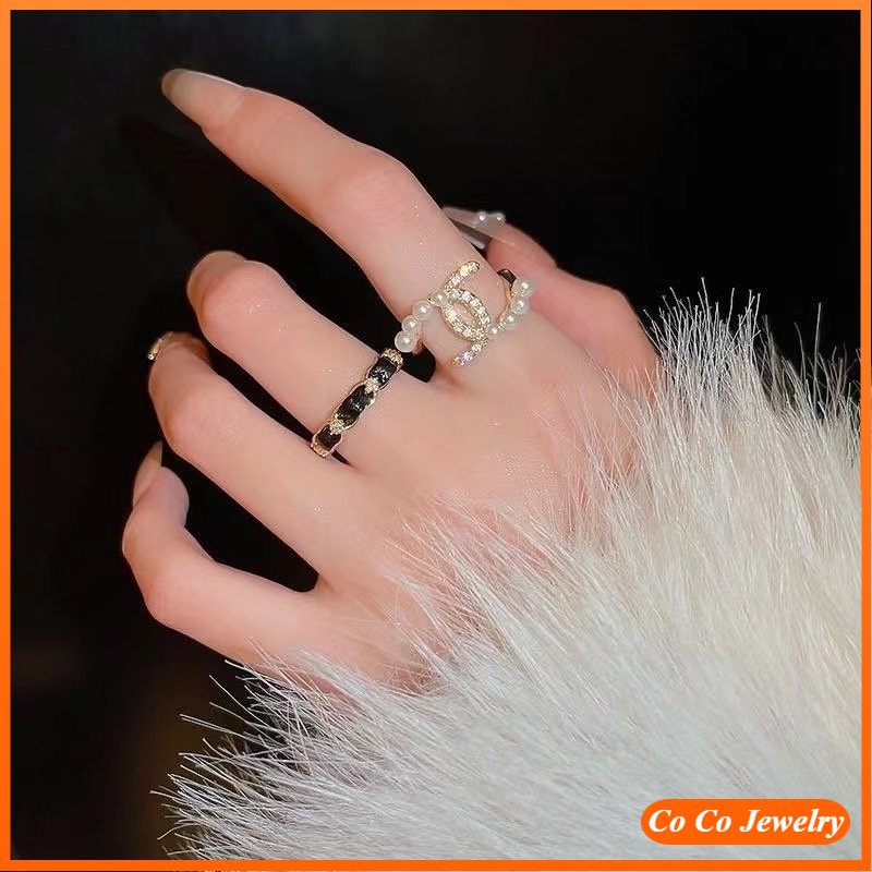 Xiaoxiangfeng Cincin Huruf Mutiara C Cincin Hitam Double Layer Cincin Perempuan Korea Minoritas Fashion Desain Sederhana