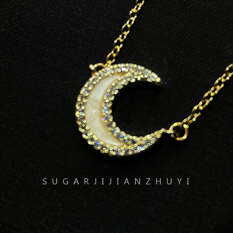 Gaya Baru Natural Fritillaria Moon Klavikula Rantai Super Peri Temperamen Lembut Ringan Mewah Niche Retro Kalung