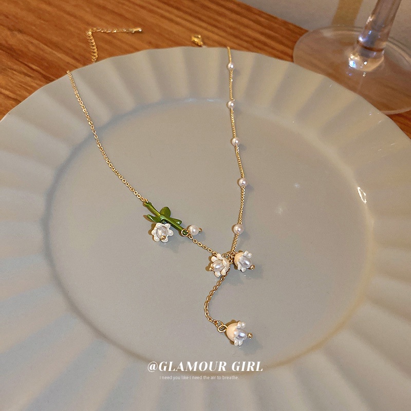 Lily of the Valley Kalung Mutiara Gaya Baru Perempuan Desain High-End Rantai Klavikula Cahaya Mewah Niche Kalung Musim Panas