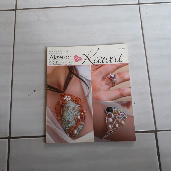 

AKSESORI DARI KAWAT - TIARA AKSA