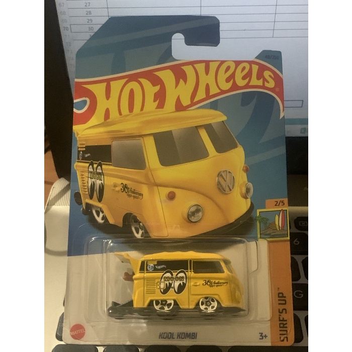 hotwheels kool kombi mooneyes kuning