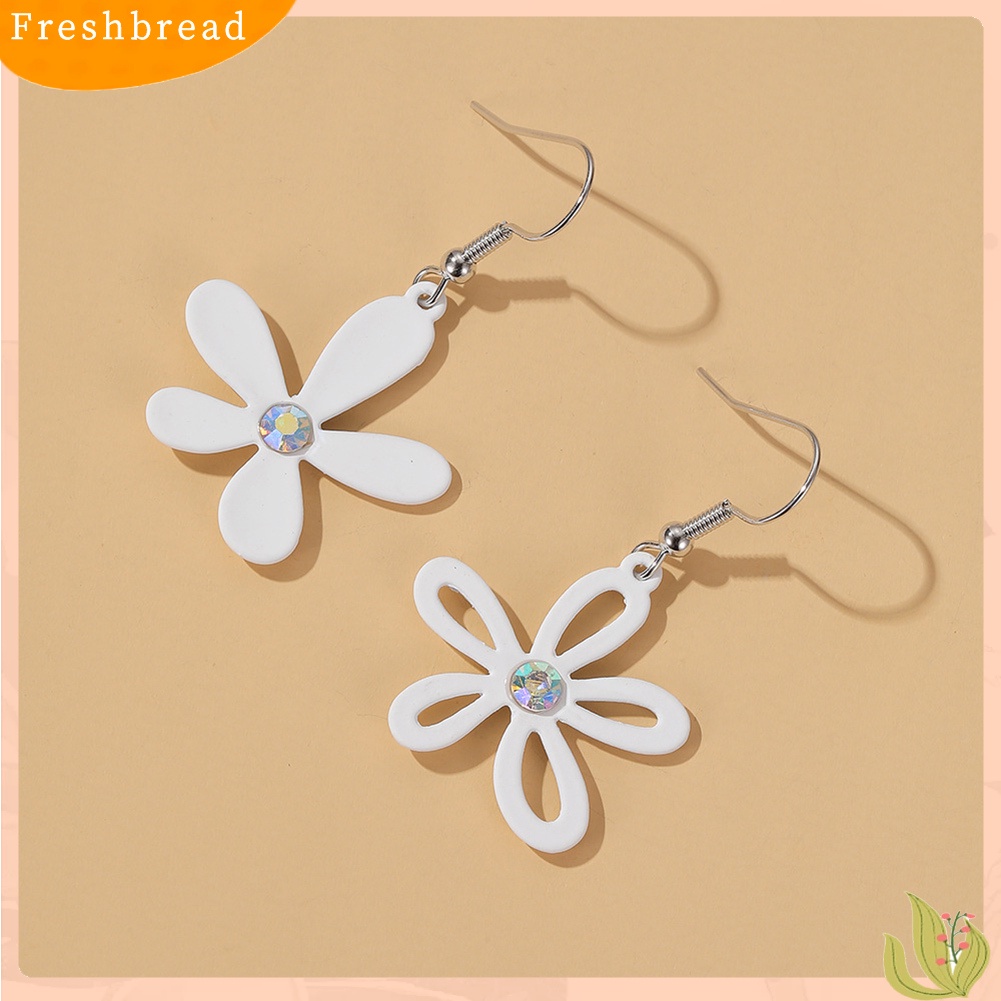 &lt; Freshbread &gt; Fashion Wanita Asimetris Berongga Bunga Menjuntai Ear Hook Earrings Perhiasan Hadiah