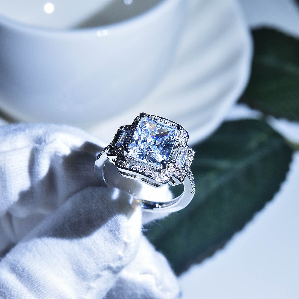 Goldkingdom Fashion Perhiasan Aksesoris Ready Stock Mo Sang Batu Cincin Putri Persegi Berlian Cincin Berlian Perempuan Platinum Disepuh Cincin Kawin Cincin