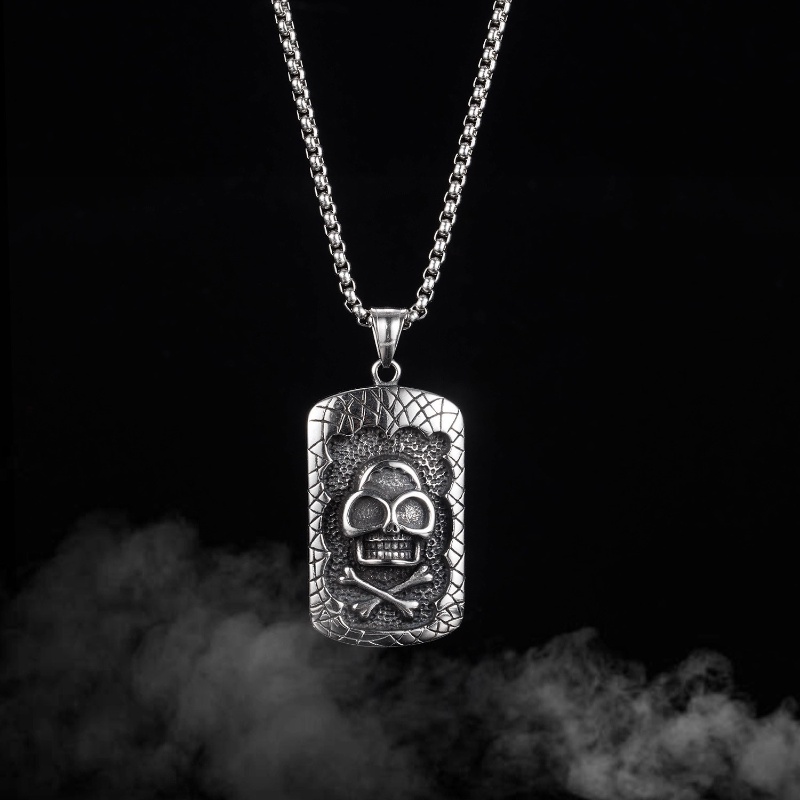 [Z H Perhiasan] Vintage Square Skull Hip Hop Liontin Fashion Pria Dan Wanita Anti Karat Kalung Punk Pesta Rock Titanium Steel Perhiasan Aksesoris