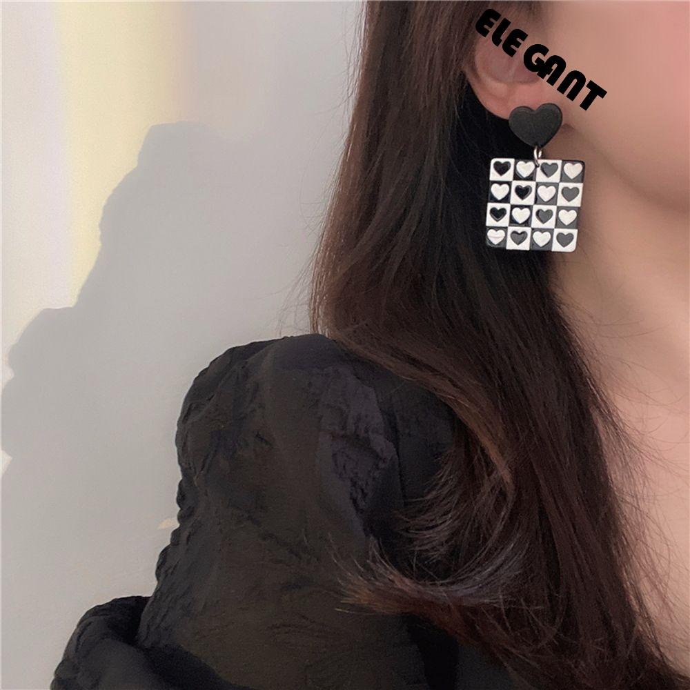 [Elegan] Checkerboard Plaid Earrings Temperamen Hati Sederhana Wanita Anting Perempuan Akrilik Hitam Dan Putih