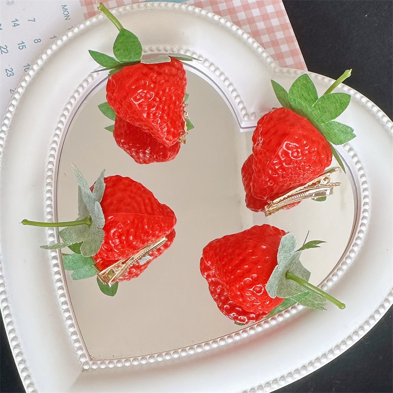 Simulasi Menyenangkan Strawberry ins Lucu Lucu Tiga Dimensi Strawberry Manis Rambut Klip