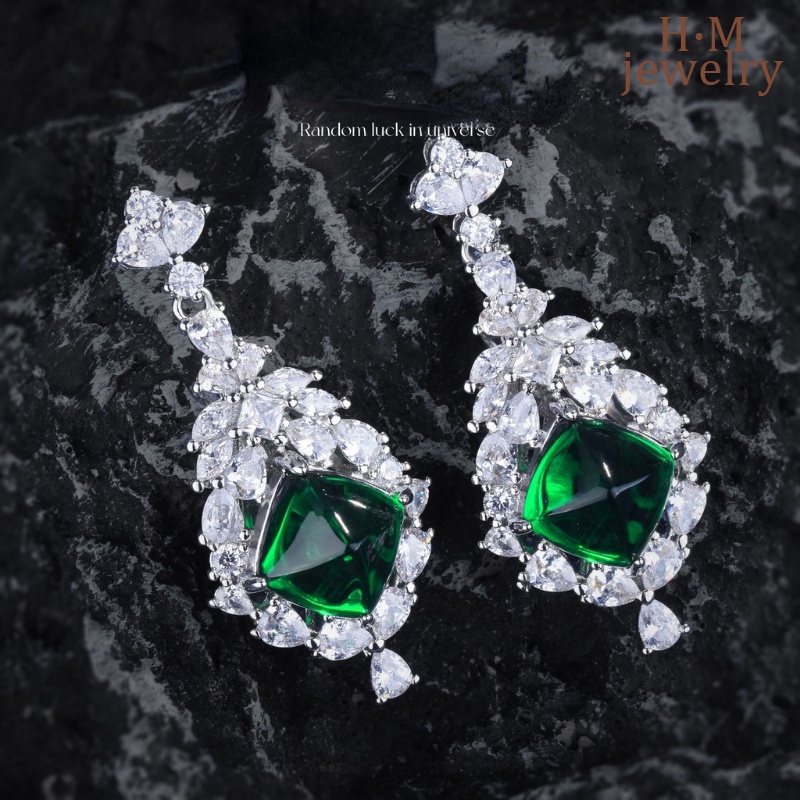 S925 Perak Vintage Emerald Diamond Stud Earrings Wanita Mewah Hijau Kristal Anting Panjang