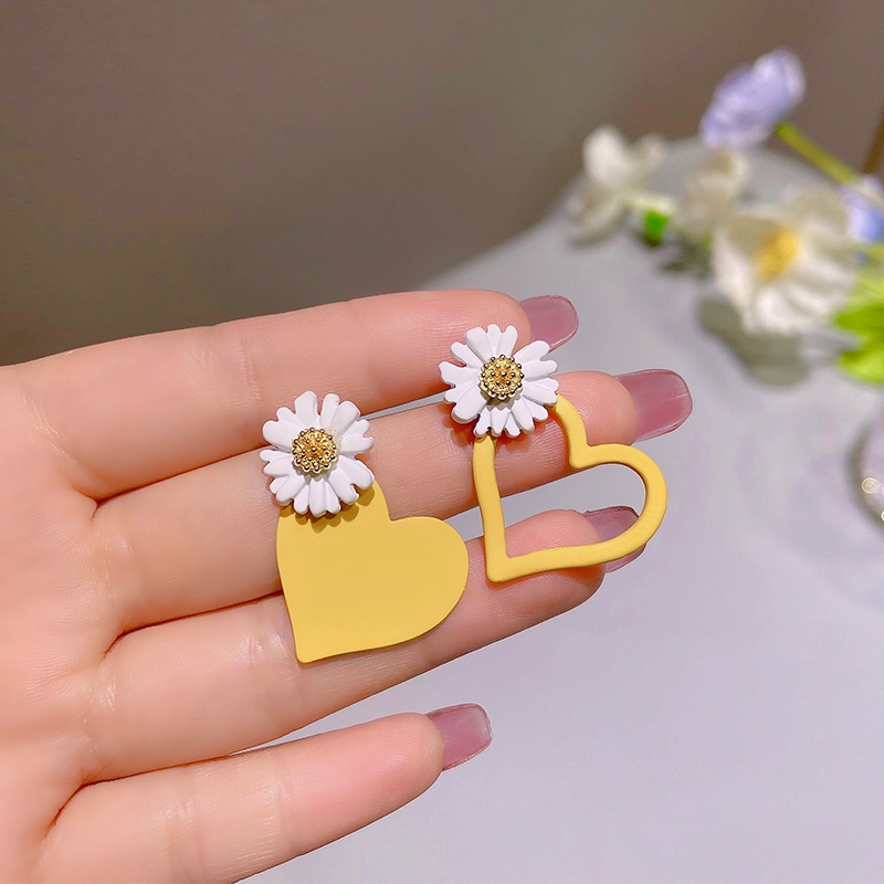 Anting Jarum Perak Asimetris Dengan Desain Niche, Anting Daisy Perempuan, Anting Segar Hati Kuning Musim Panas Yang Trendi Dan Manis