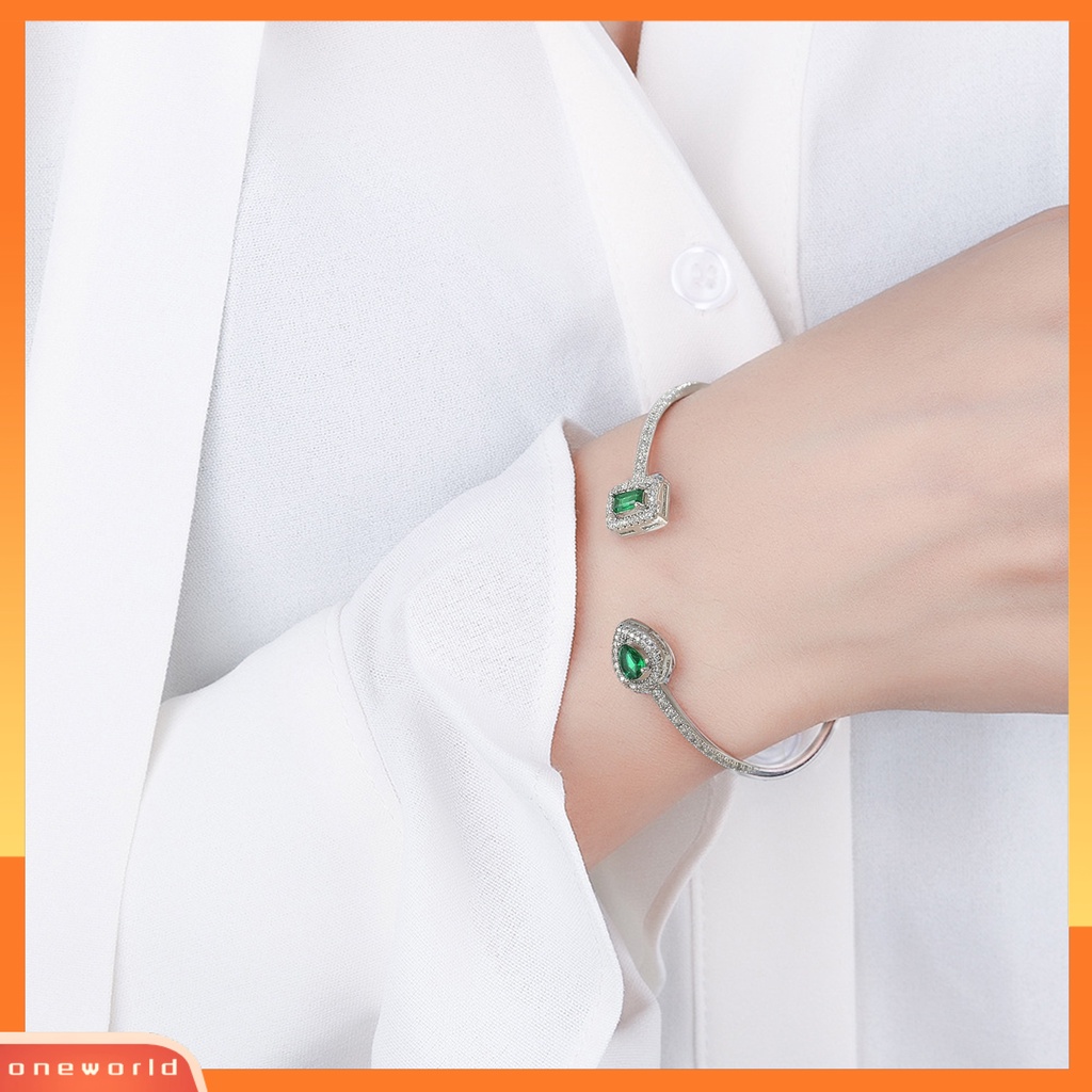 [EONE] Wanita Bangle Pembukaan Adjustable Faux Emerald Elegan Hypoallergenic Berlian Imitasi Tertanam Perempuan Bangle Fashion Perhiasan