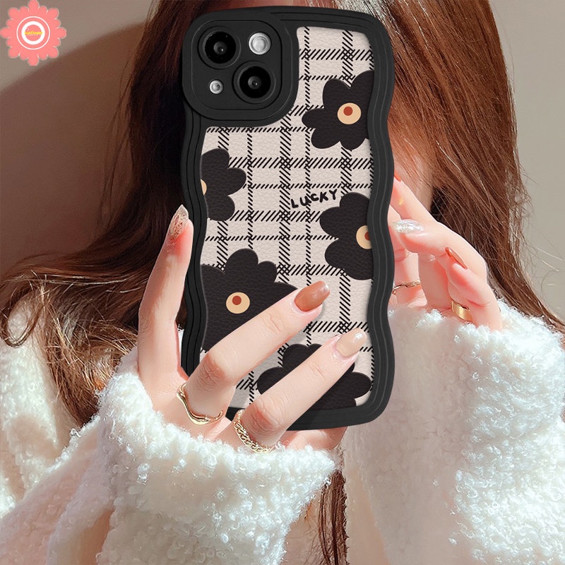 Case Bunga Hitam Retro Kotak-Kotak Untuk Samsung A04s A14 A32 A52 A13 A12 A50s A04 A53 A23 A03s A50 A20 A33 A51 A30s A22 A52s A04E A31 A11 A21s A02s M32 M22 Lembut TPU Penutup Tepi Bergelombang