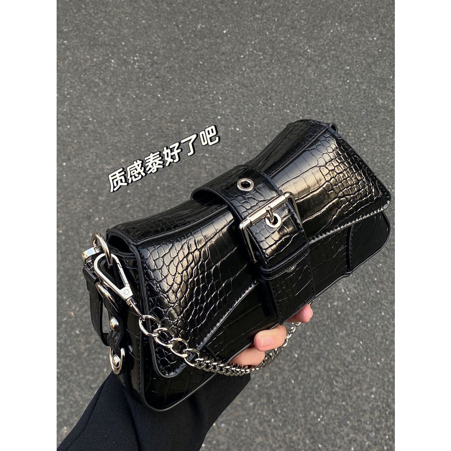 Red Tas wanita 2023 baru hot girl warna solid desain ceruk rantai portabel tas ketiak pola buaya French stick Messenger bag