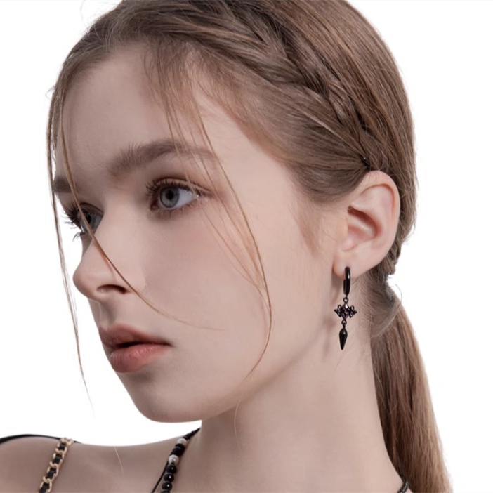 Kartun Hantu Kristal Tembaga Clasp Pendant Earrings/Anting Drop Berlian Imitasi Asimetris Elegan/Anting Lucu Aksesoris Halloween