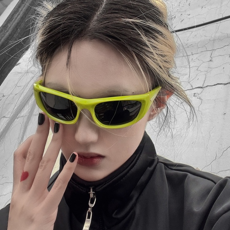 (YUZHU) Western Fashion Sports Cool Sunglasses Untuk Wanita INS Wind Technology Sense Riding Sunglasses