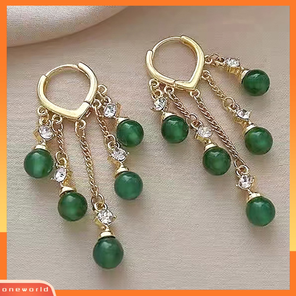 [ONE] 1pasang Ladies Earrings Eye-catching Pengerjaan Halus Rumbai Berlapis Emas Halus Poles Berdandan Warna Vibrant Hijau Simulasi Anting Zamrud Perhiasan Fashion