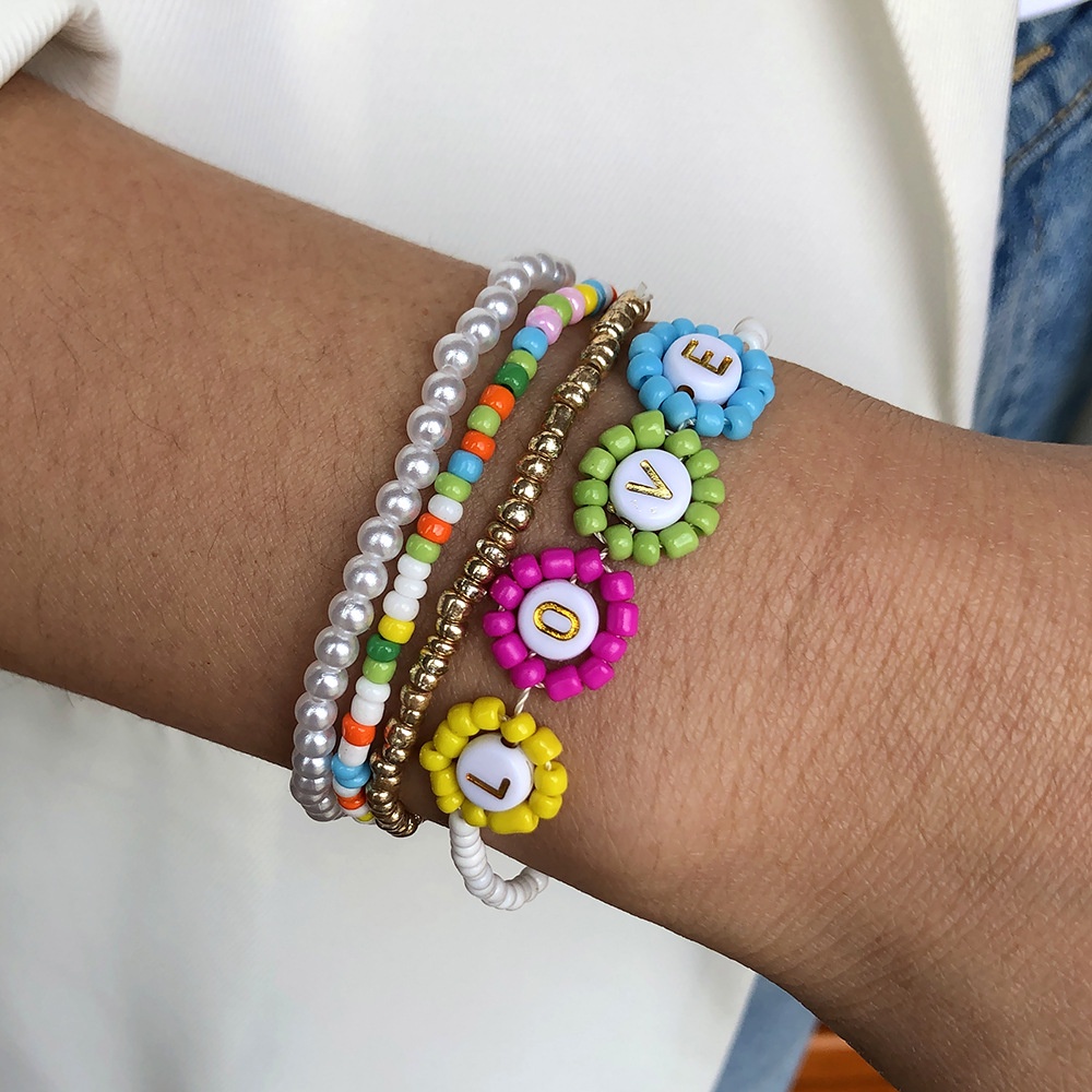 Perhiasan Gelang Surat Cinta Bunga Daisy Manik-Manik Beras Multi-Layer Gelang Warna Campur Benang Elastis Gelang Mutiara